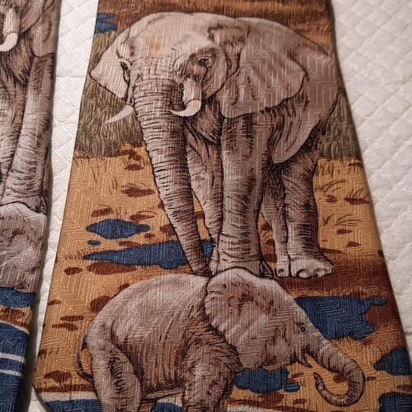 Men's Animal Tracks Elephant ๐ Tie - Picture 2 of 6
